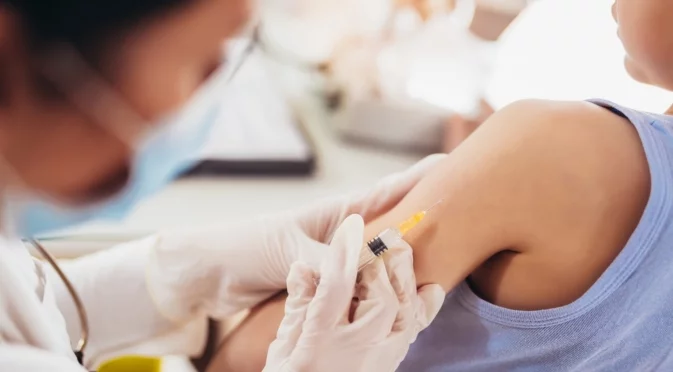 Ако си купим ваксина сами: От понеделник имунизират срещу менингококова инфекция