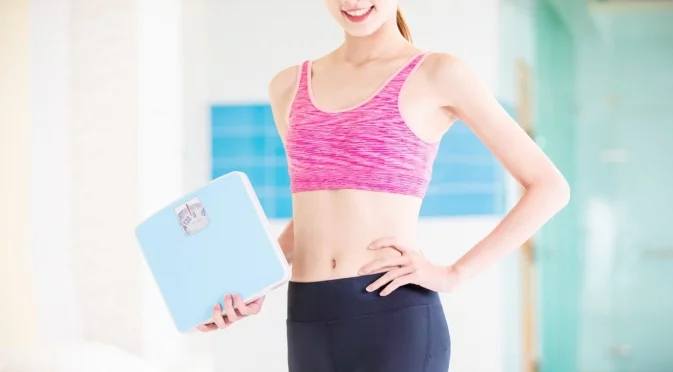 Само с една съставка: Чудотворната вода за отслабване, с която ще влезнете във форма за лятото