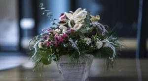 НЕ изхвърляйте мъртвите цветя - ето 6 начина да ги използвате отново