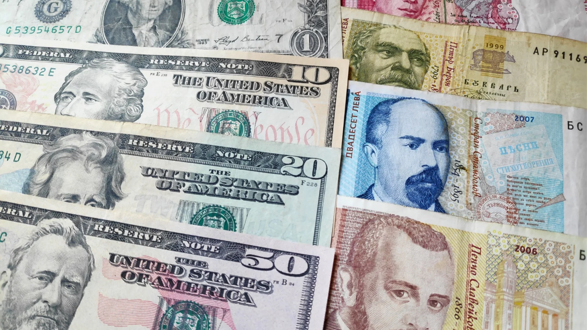 Чудовищен срив за долара спрямо българския лев - загубите са огромни, но ще продължи ли обезценяването? 