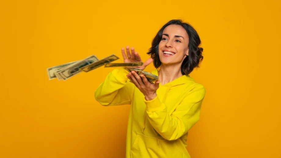 Тези 3 зодии ще удвоят доходите си след 19 април