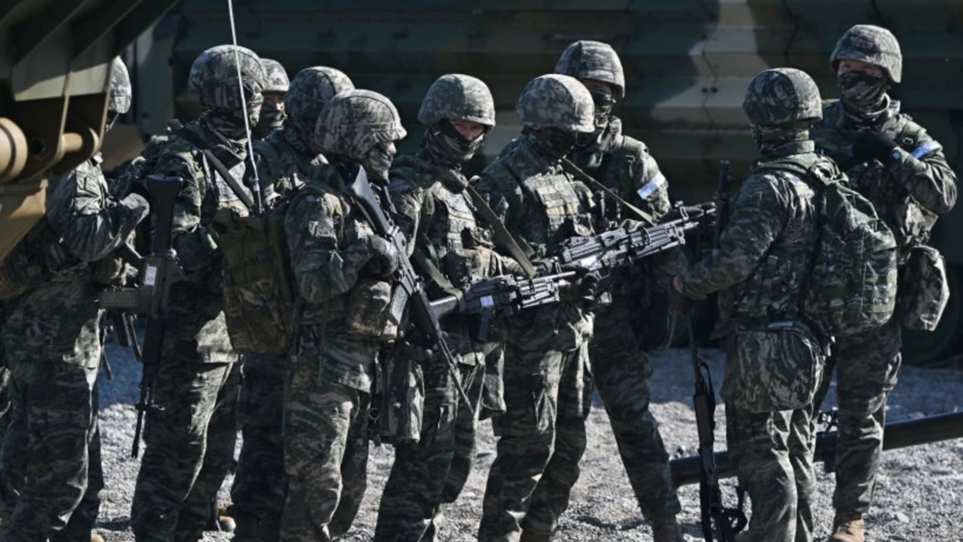 Южна Корея: Севернокорейски военни пресякоха границата, стреляхме предупредително