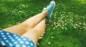 5 модерни начина да носите рокля с кецове (СНИМКИ)