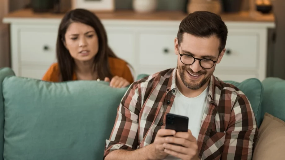 Изглеждат безобидни, но тези 6 лъжи слагат край на връзките мигновено