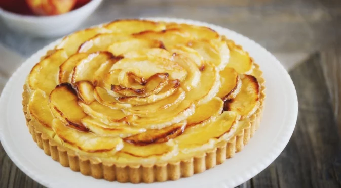 Тарт Татен – класически френски ябълков пай с карамелизирани ябълки