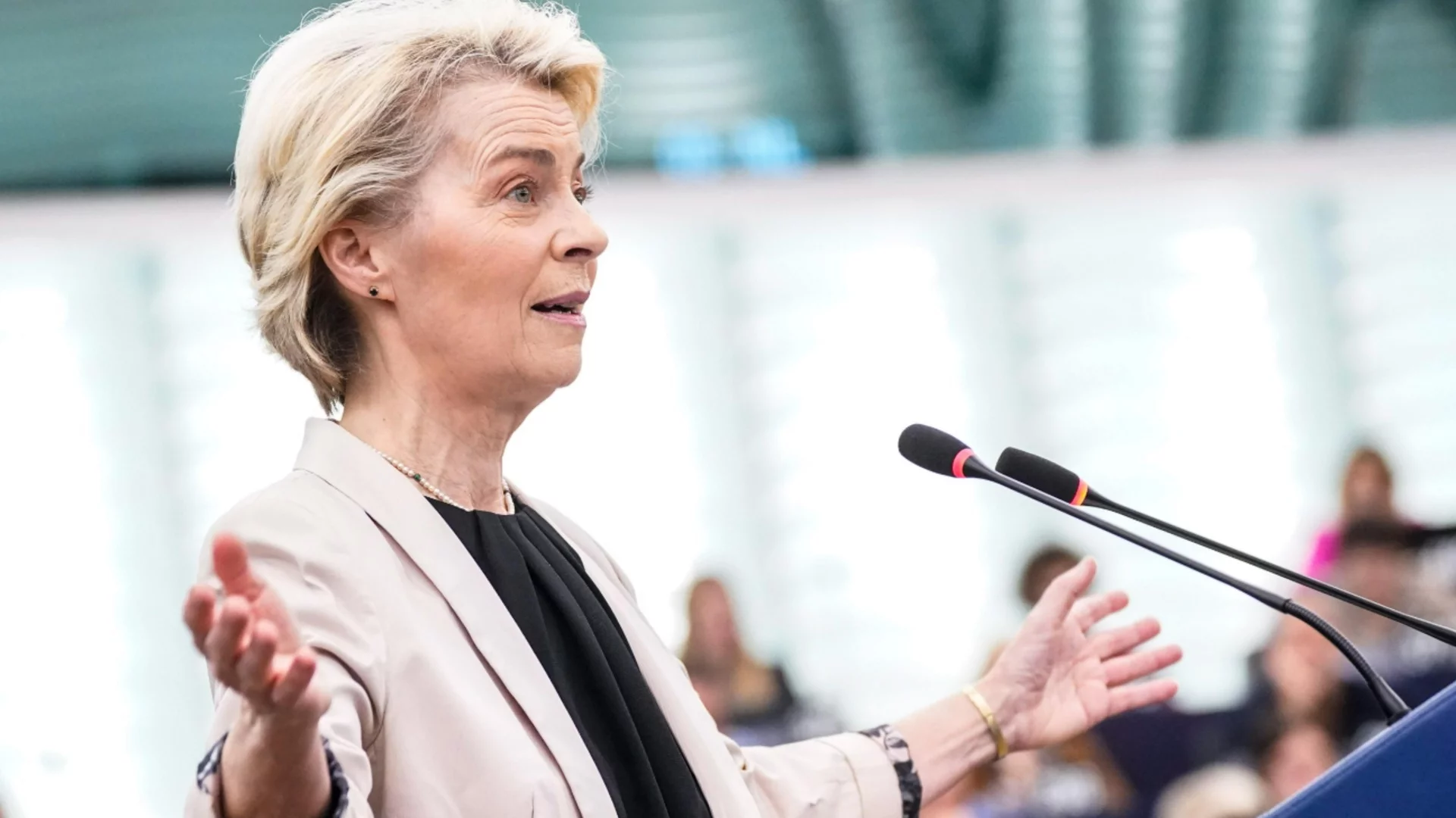 Фон дер Лайен заплаши с допълнителни налози американските технологични гиганти