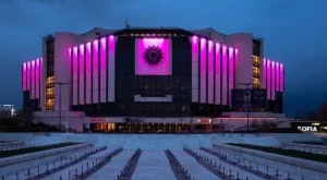 НДК грейна в розово за старта на кампания за рак на гърдата