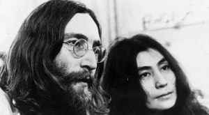 "Искам ти и бебето ти да умрете": Нападките срещу Йоко Оно