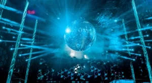 Парти уикендът на София – IQOS завладя най-популярните заведения