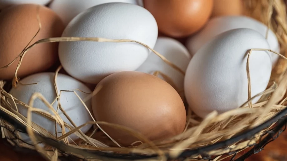 Как лесно и бързо да избелим яйца за Великден (ВИДЕО)