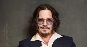 Джони Деп е неузнаваем, можете ли да го познаете? (СНИМКА)