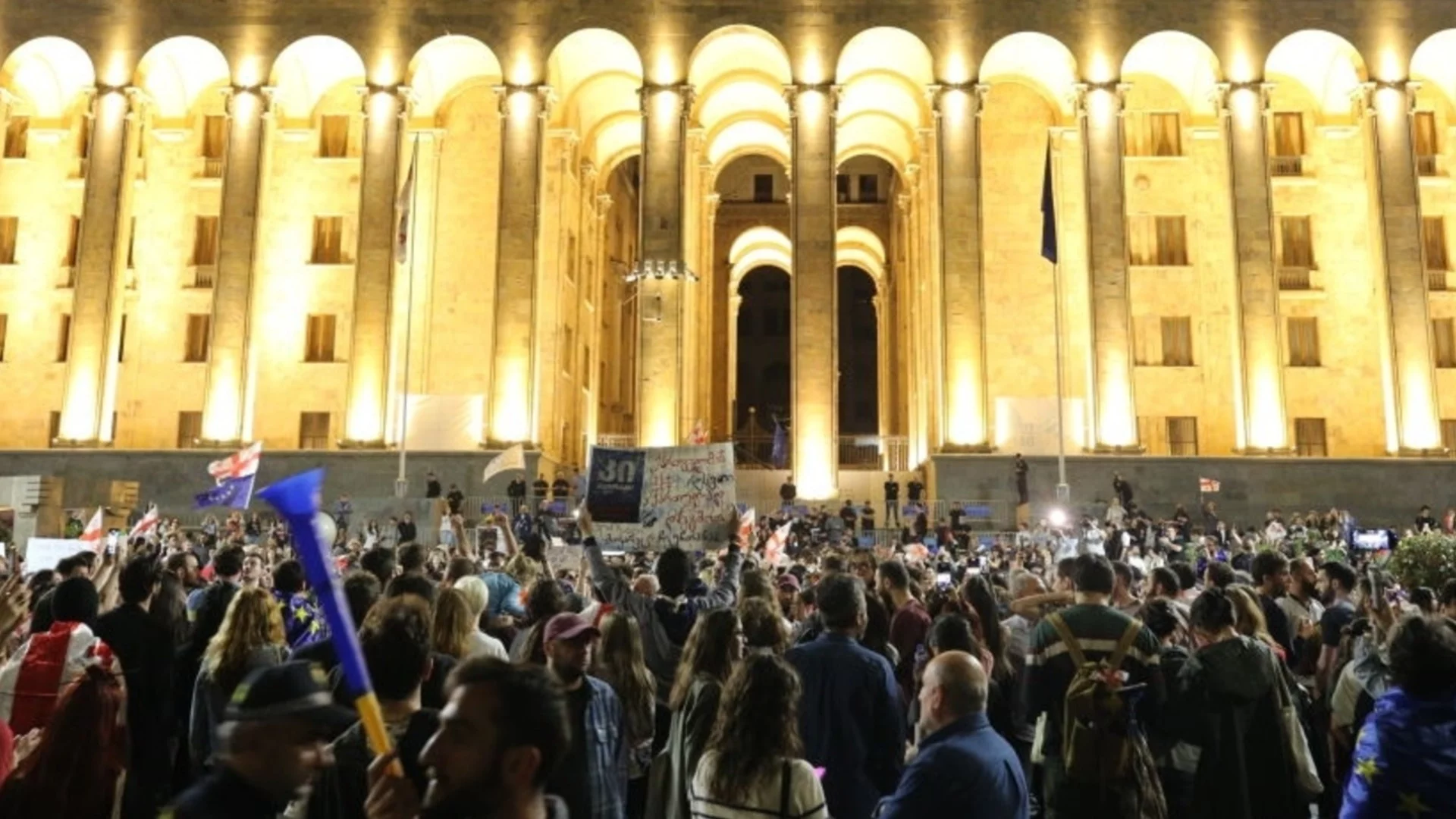 Плътно с Путин: Грузия ограничи чуждестранното финансиране за организации и частни лица