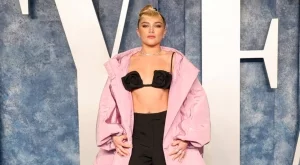 Флорънс Пю е скочила от втората най-висока сграда в света