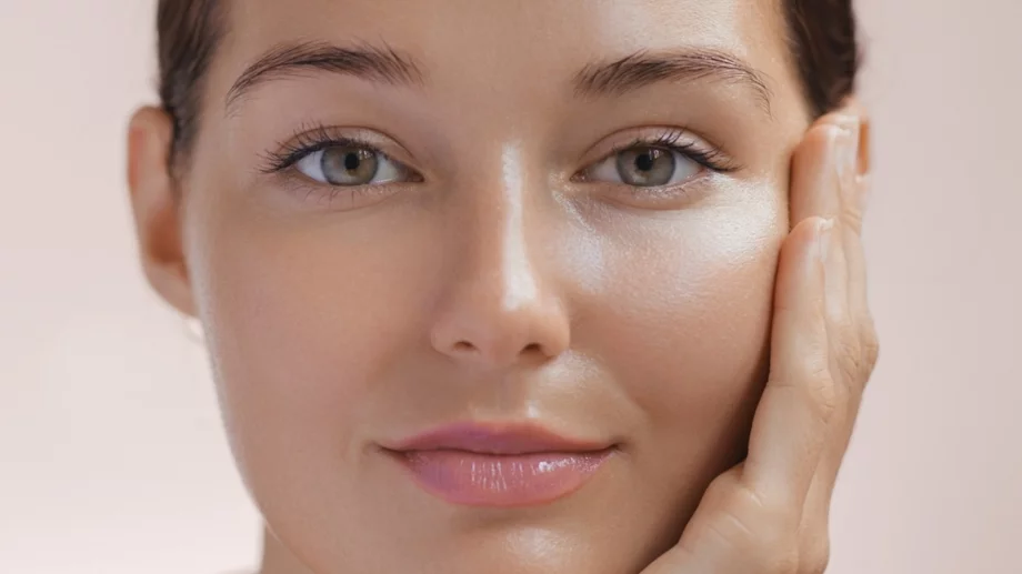 Ретинол за лице: Тайната на младежката кожа, която дерматолозите препоръчват