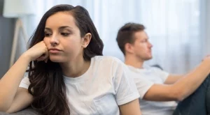 Предупредителни знаци, че той само ви мъчи емоционално