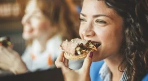 7 навика след вечеря за ускоряване на храносмилането