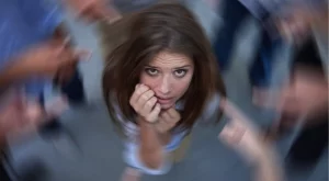 Какви са симптомите на паник атака и как бързо да се спрвавим с тях