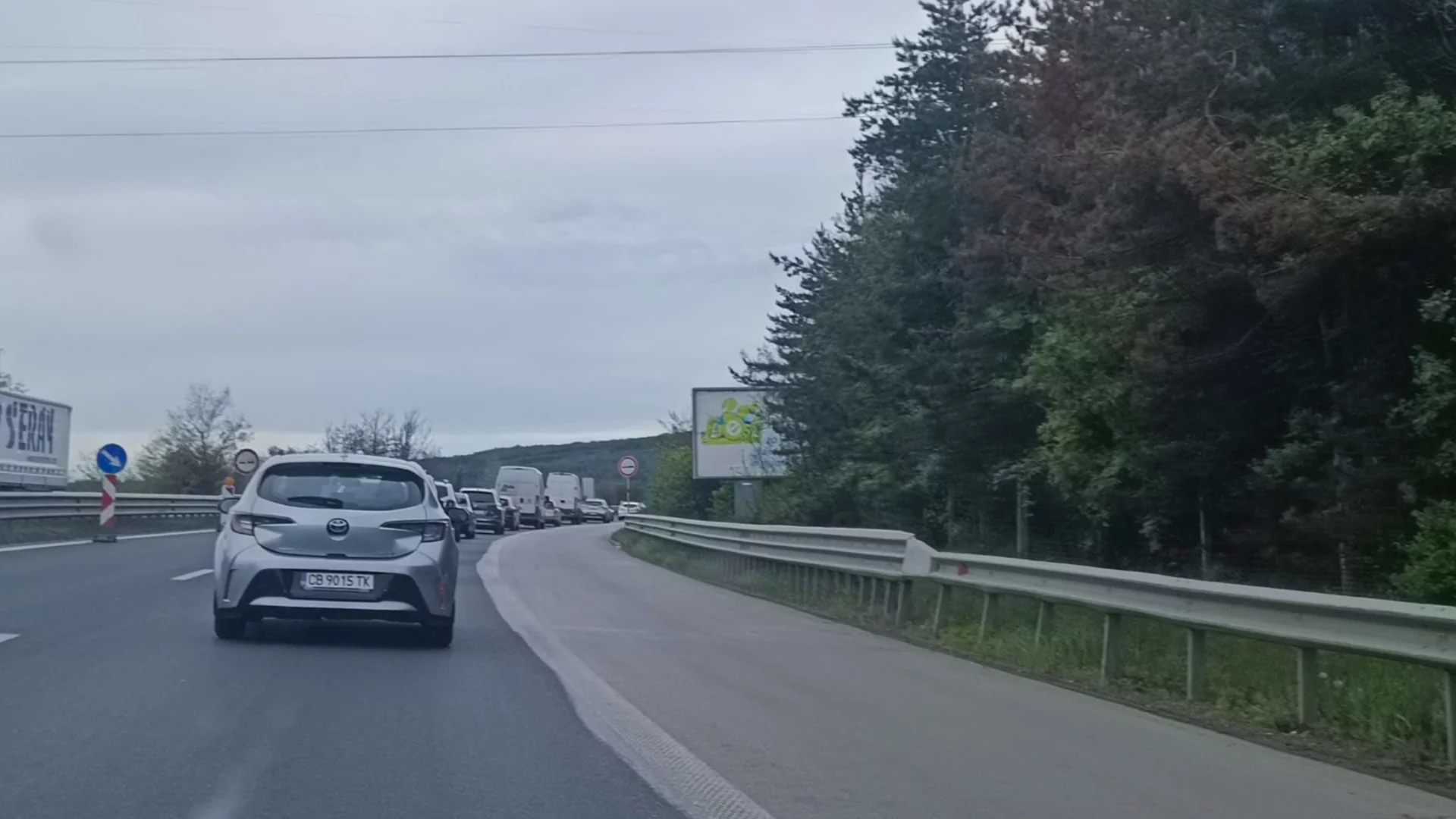 Голяма тапа се образува на АМ "Тракия" на излизане от София (СНИМКИ)