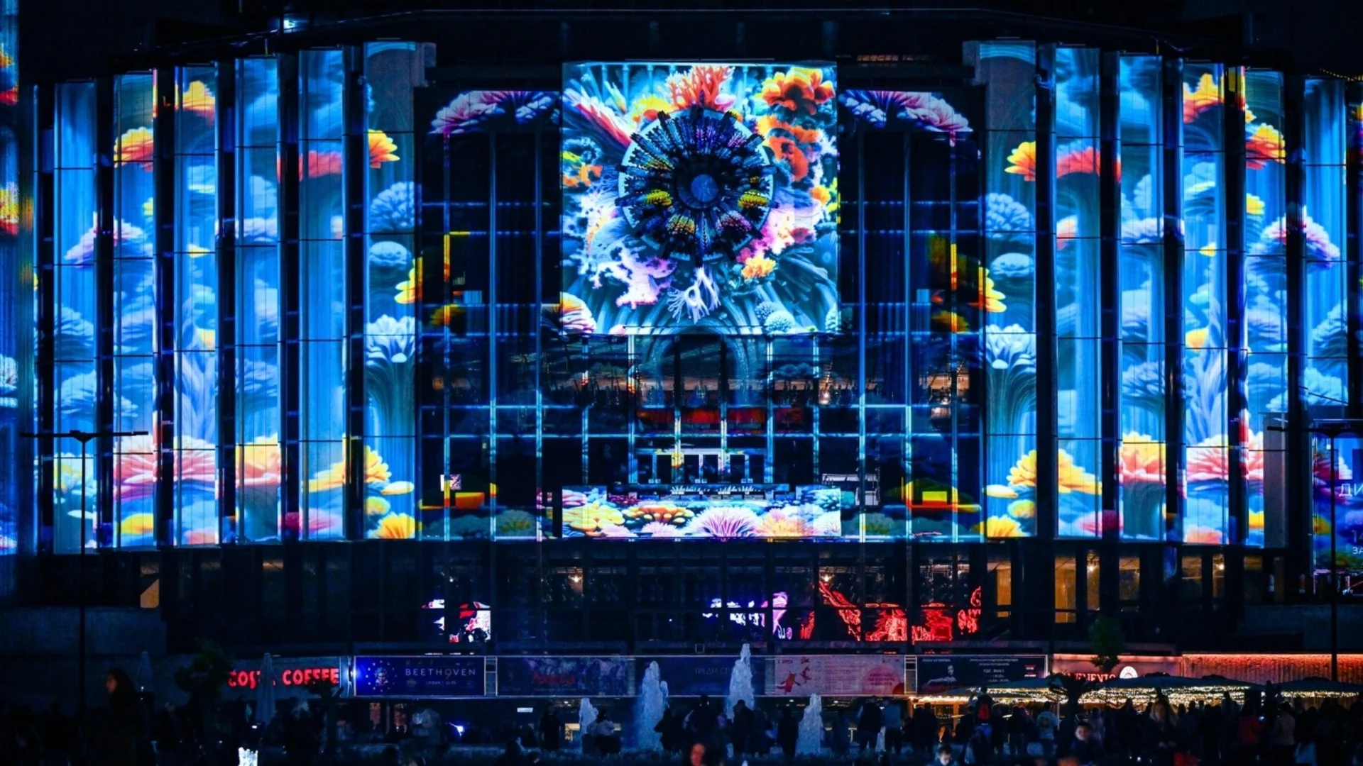 Започна LUNAR 2025: Светлинното шоу на София (СНИМКИ)