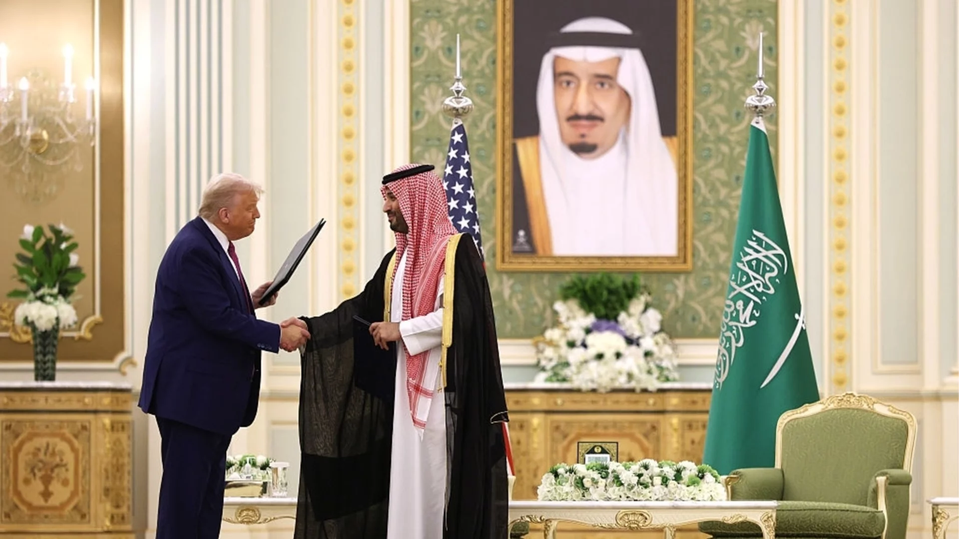 Търговецът Тръмп: САЩ и Саудитска Арабия подписаха най-голямата сделка за отбрана в историята