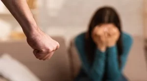 Колко още ще търпим? Инфлуенсърка подкрепя насилието НАД жени