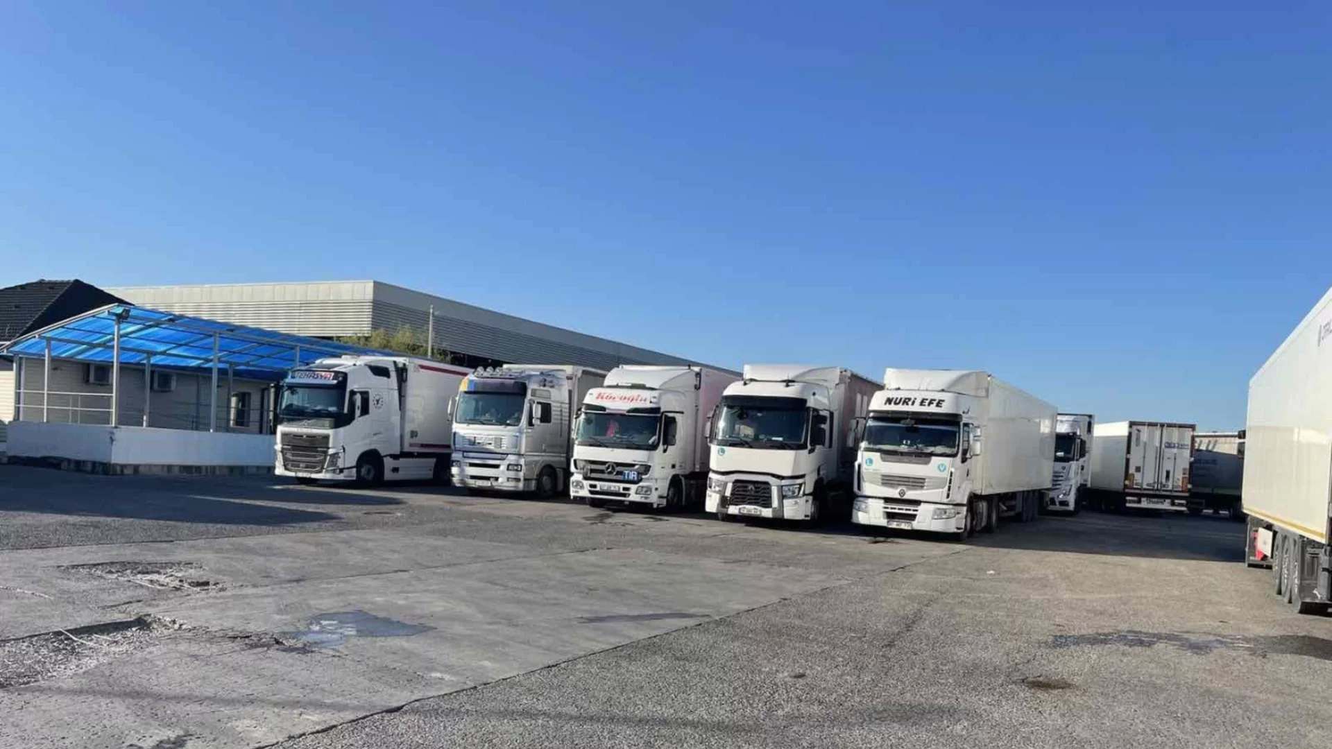 Затруднено движение на границите с Турция