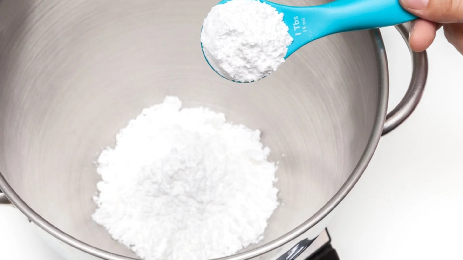 Да не ви мързи: Ето защо пресяването на брашното е задължително