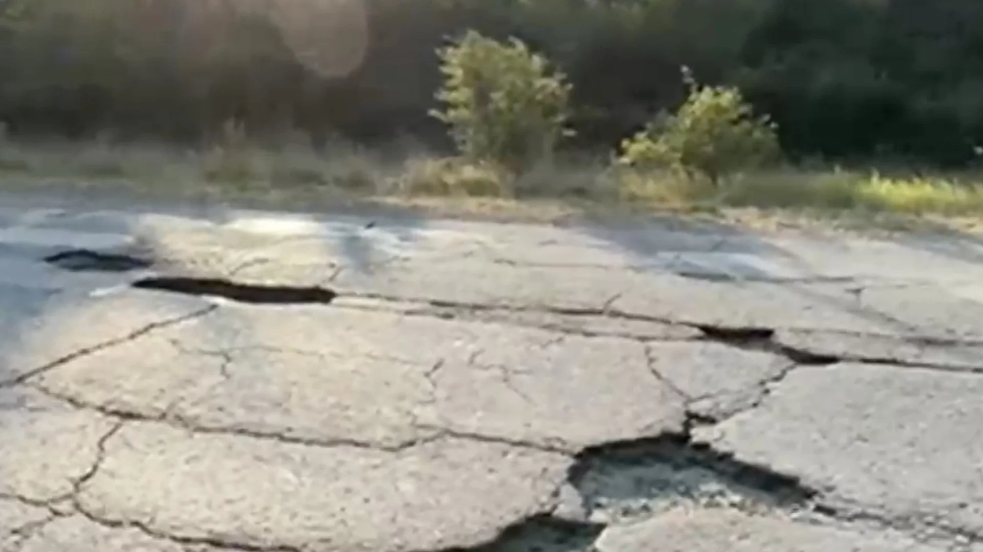 20 години и броим: Жители на родопско село сами си оправят улиците