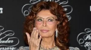 Голям скандал заради тези СНИМКИ на 90-годишната София Лорен