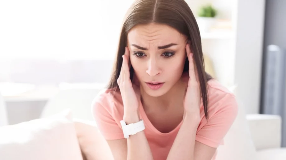 Тихата борба с постоянната критика