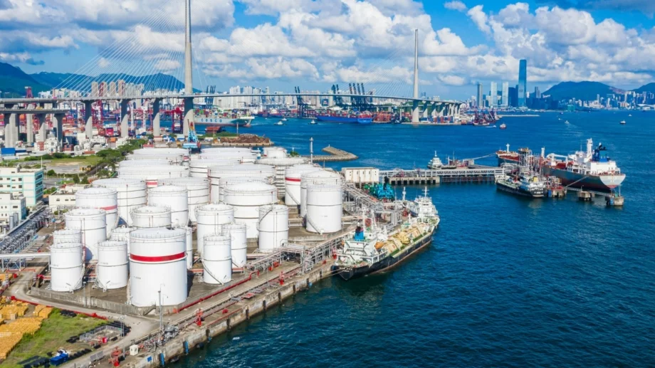 Цената на петрола се покачва поради опасения за Иран