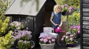 Как да приобщим децата в грижата за растенията у дома