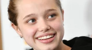 Шайло, дъщерята на Джоли и Пит, се прекръсти (ВИДЕО)