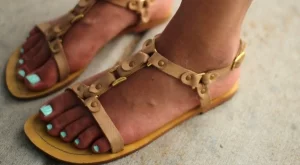 Тези цветове са тотален хит при педикюра през лято 2025 (СНИМКИ)