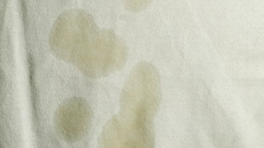 Как лесно да премахнете масло от дрехи