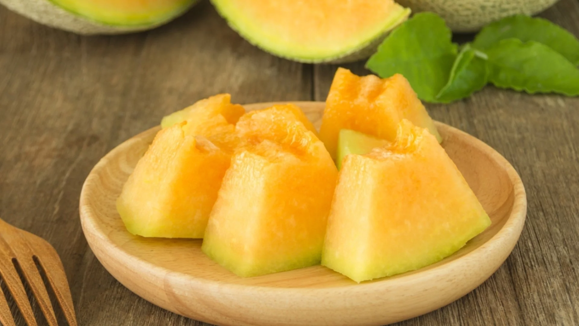 Полейте пъпешите с това в края на юни, за да получите много големи, медени и сладки плодове