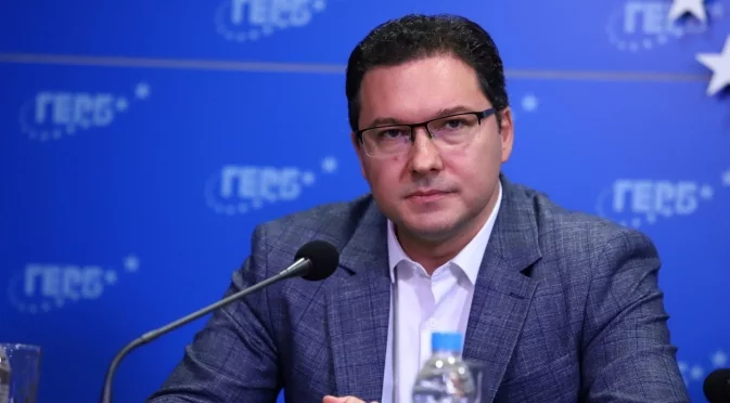 Митов прати депутати да питат Зукърбърг за свалената страница на BG Elves