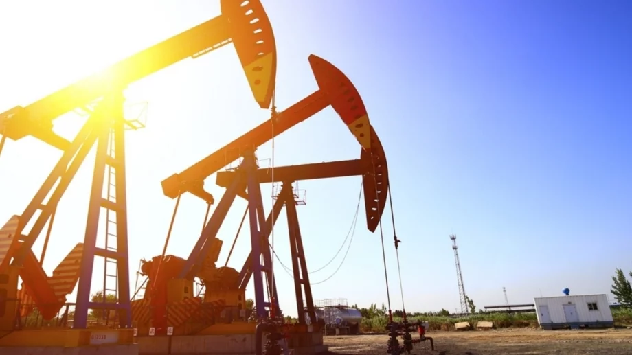 Митата на САЩ и ОПЕК натиснаха цената на петрола