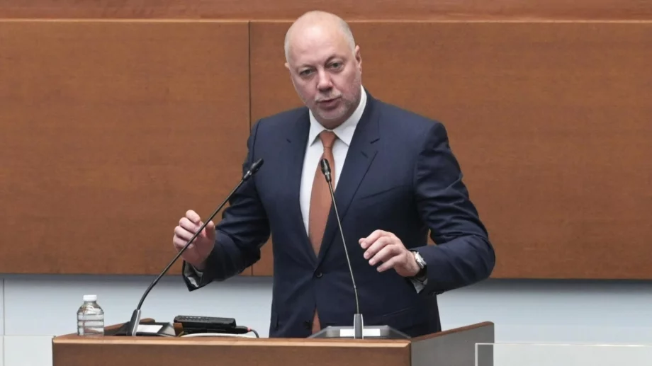 Премиерът призова да не се обменят панически левове в евро