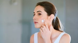 Защо всички говорят за мадекасосид, успокояващата съставка за чувствителна кожа