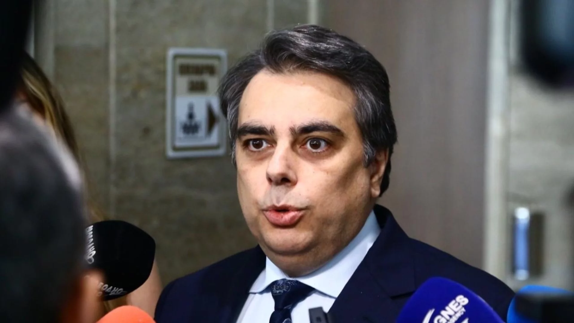 Никой не е задържан за "Боташ", а Коцев е: Асен Василев намекна за двоен аршин (ВИДЕО) 