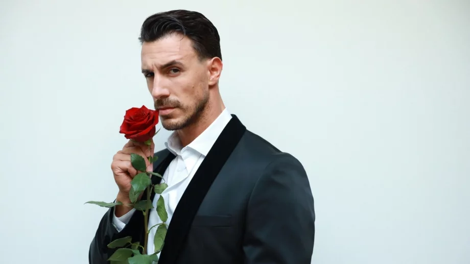 Няма срам: Виктор Стоянов не оставя гаджето си дори във фитнеса (ВИДЕО)