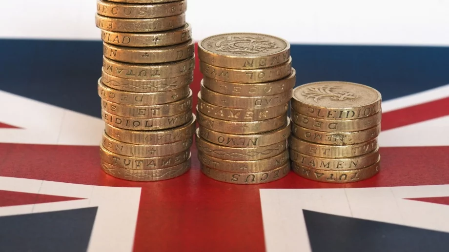 Британската икономика отбеляза спад за втори пореден месец