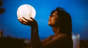 Как лунните цикли влияят на женската менструация 