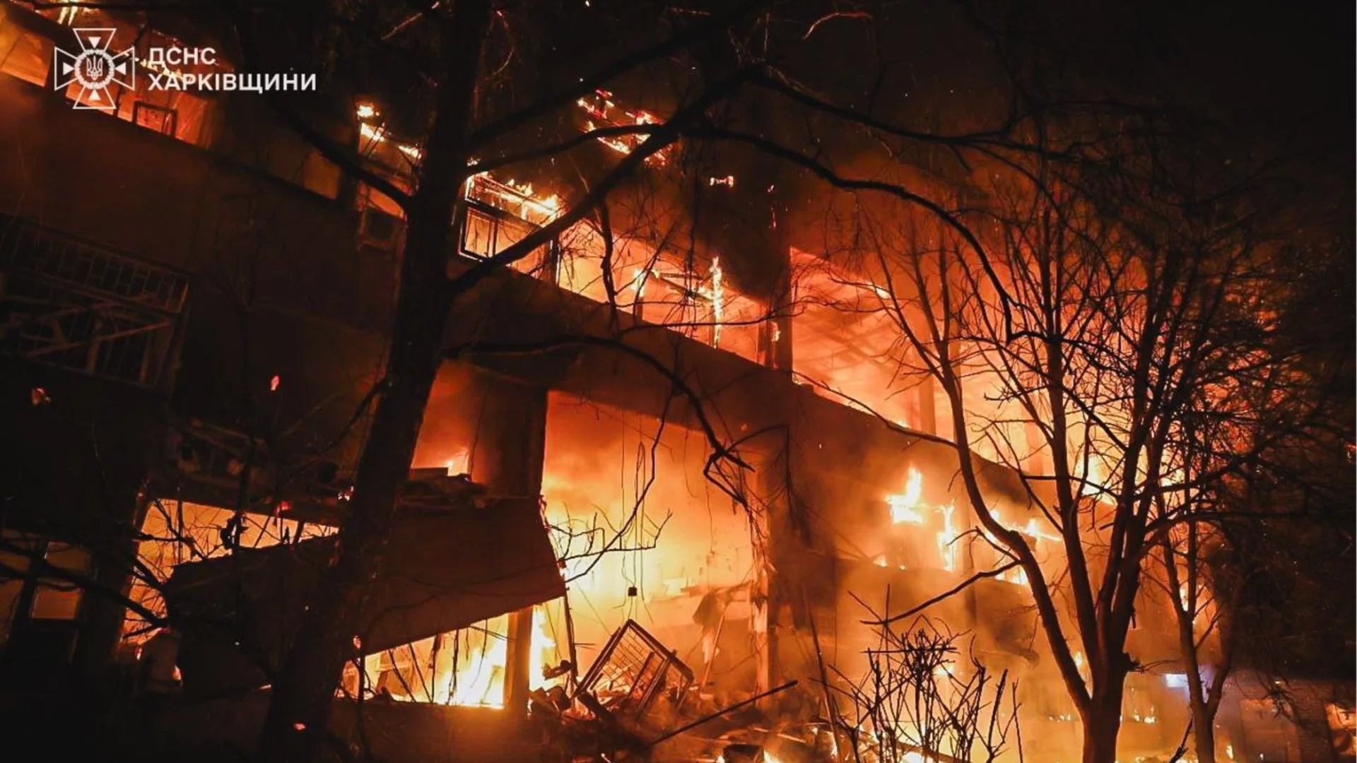 Украйна атакува руско военно летище, Москва удари жилищен квартал в Суми (ВИДЕО)