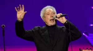 Том Джоунс отмени концерт в последния момент заради влошено здраве