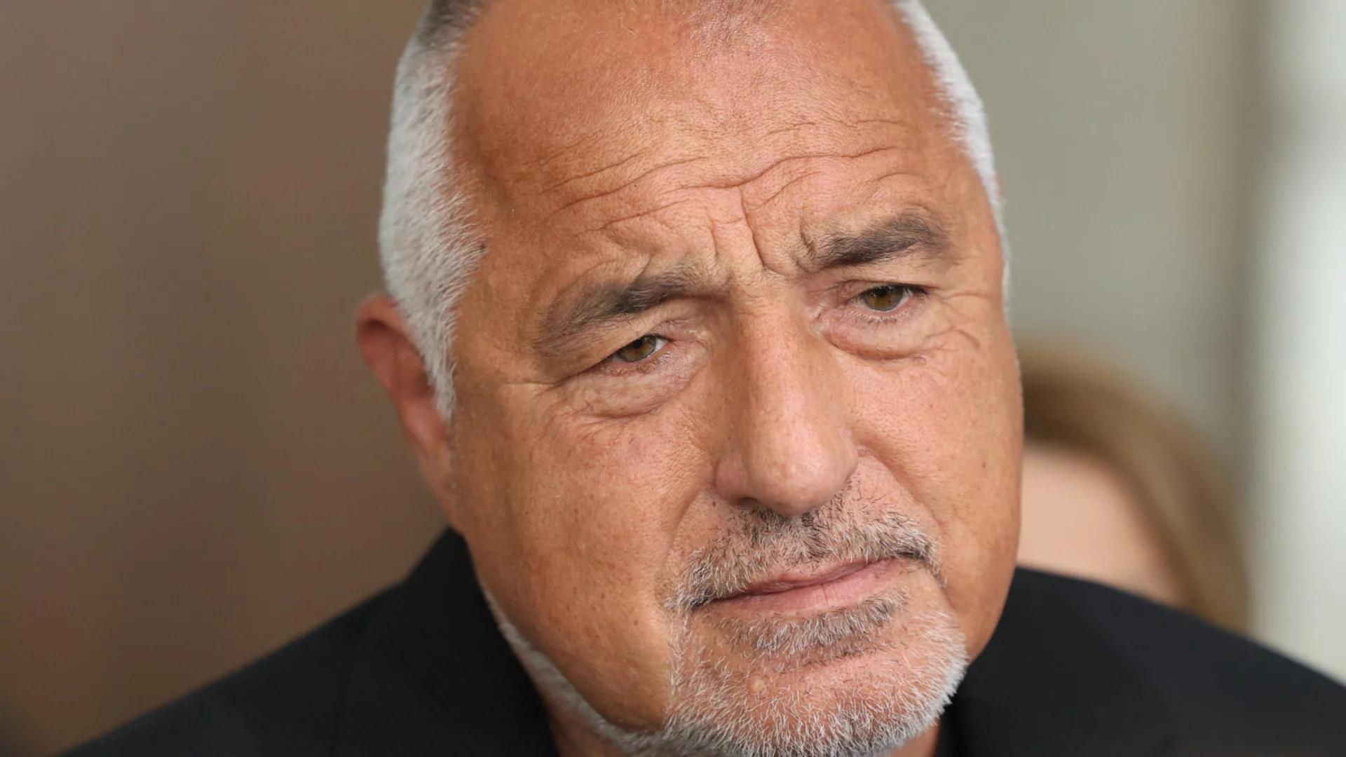 "Седяха си в скутовете, прегръщаха се": Борисов и лица на ГЕРБ "вързаха" корупцията, Пеевски и ПП-ДБ (ВИДЕО)