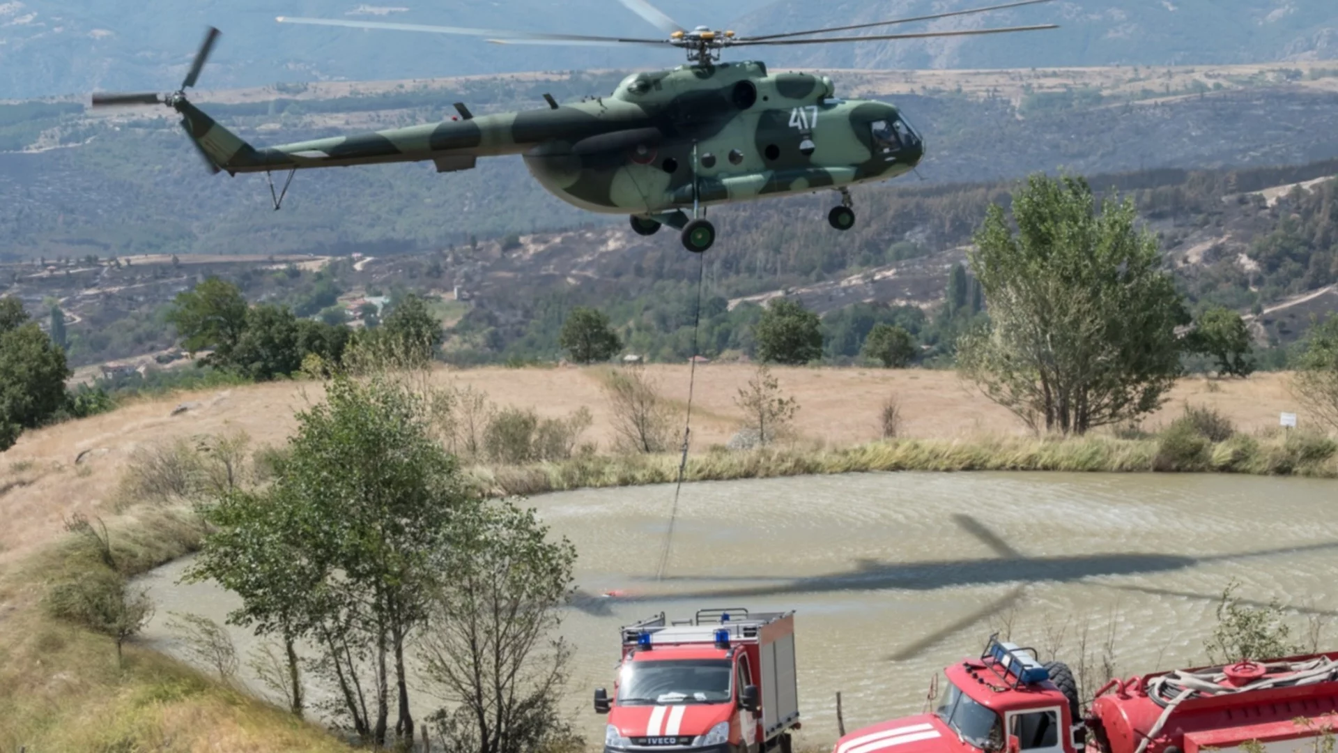 Военни от ВВС се включиха в гасенето на пожара над Илинденци