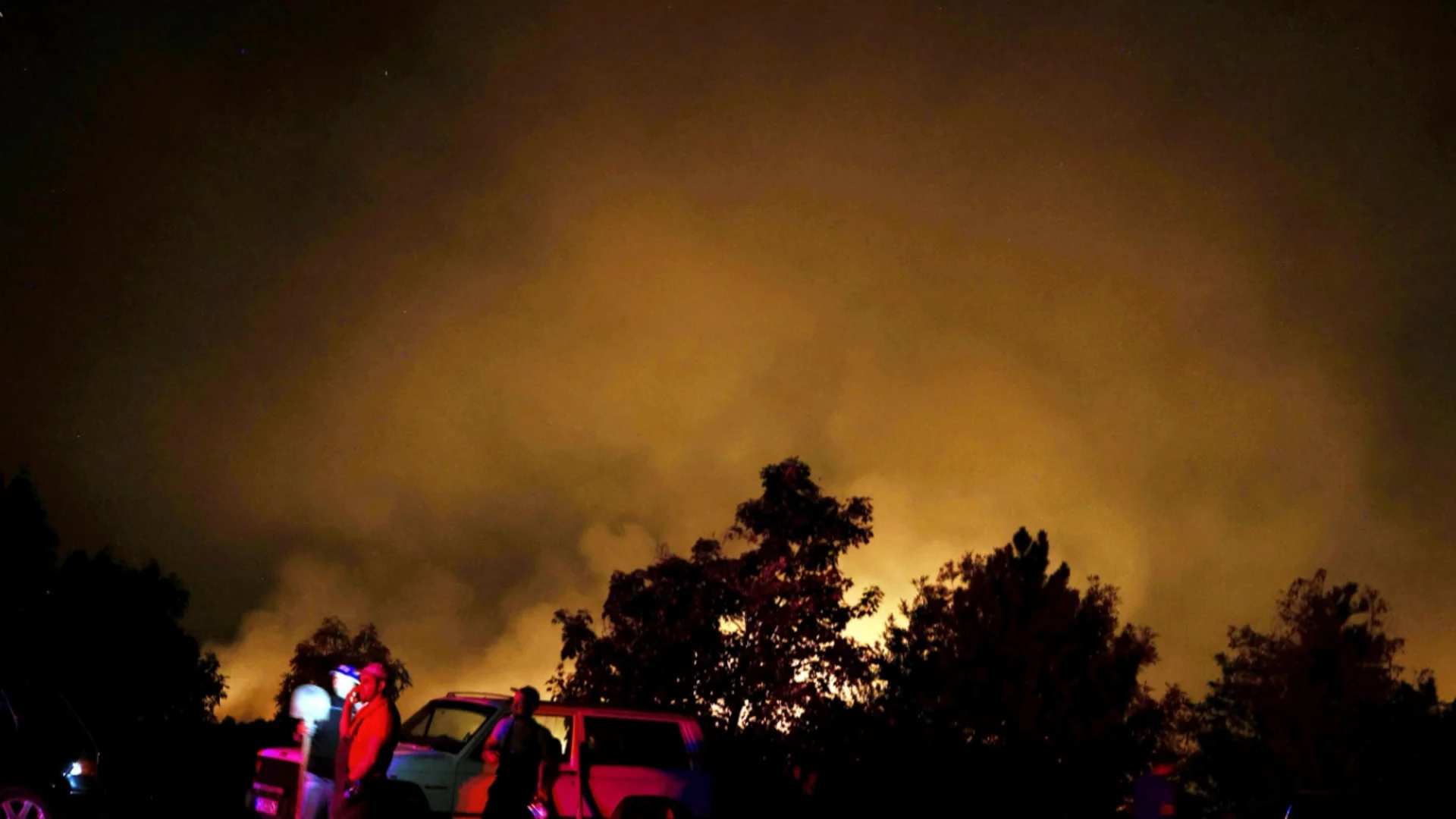 Видео кадри: Показаха умишлен палеж между два квартала във Велико Търново - кметът публикува клип (ВИДЕО)