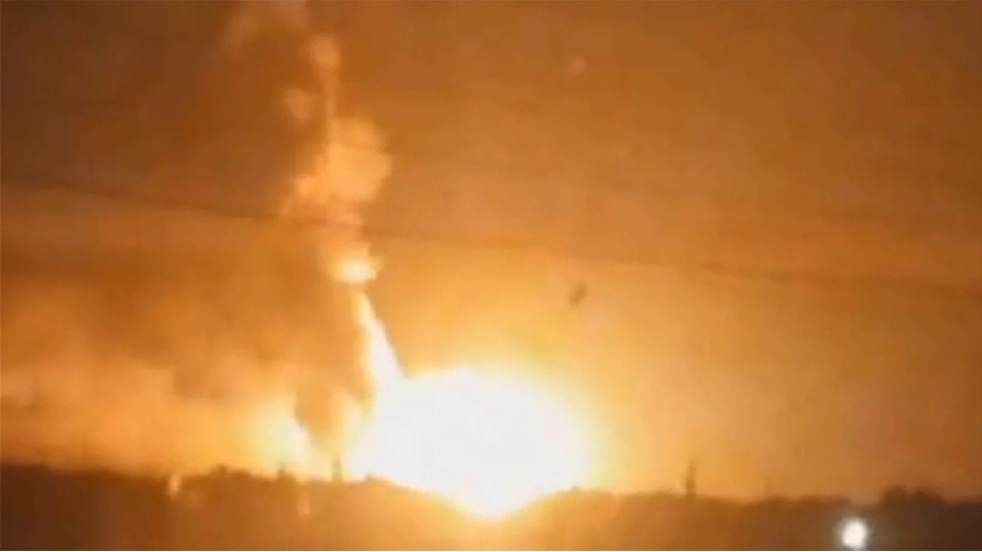 Украйна с мощна атака срещу окупираните територии, дронове удрят цели в Луганск и Донецк (ВИДЕО)